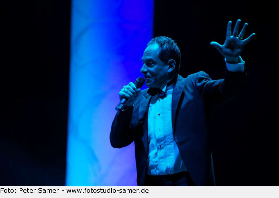 Ethan Freeman präsentiert sich als stimmgewaltiges Biest mit "Wie kann ich sie lieben?" koenigsgala 01