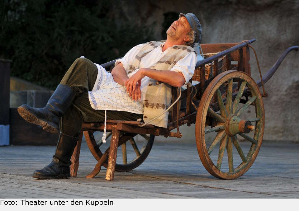 Harald Schmidt iefert als Milchmann Tevje eine hervorragende Leistung ab. anatevka 02