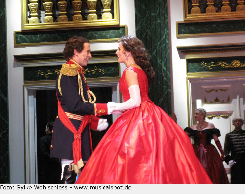 Zu gerne würden Ludwig und Sisi dem Fest entfliehen und auf die Roseninsel fahren. ludwig 18