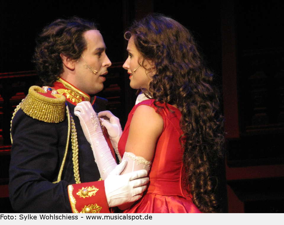 Doch der traumhafte Augenblick der Zweisamkeit endet, die Realität holt beide ein. ludwig 29