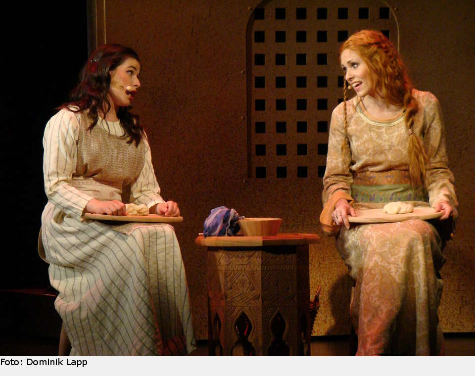 Während Mirdin mit dem Schah auf den Feldzug gegen die Seldschuken reitet, geht das Leben in der Jehuddijeh weiter. Fara und Mary backen Brot... der medicus 19