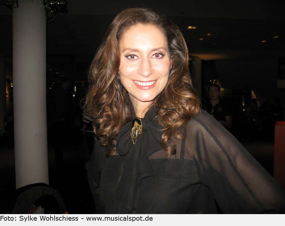 Pia Douwes: Als Norma Desmond begeistert sie das Premierenpublikum. premierenfeier sunset boulevard dortmund douwes